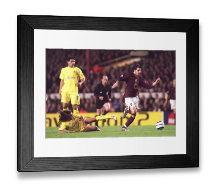 Framed Print : Cesc Fabregas (Arsenal) Juan Pablo Sorin (Villarreal). Arsenal 1: 0 Villarreal