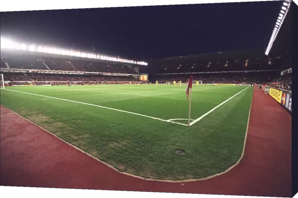 The floodlights are on for the last time. Arsenal 1: 0 Villarreal