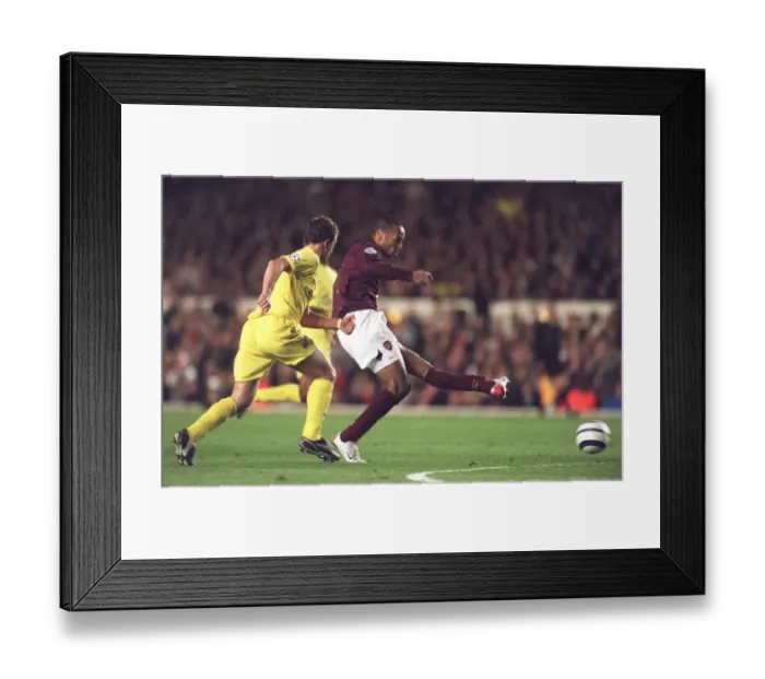 Framed Print : Thierry Henry (Arsenal) Arruabarrena (Villarreal). Arsenal 1: 0 Villarreal Framed Print : Thierry Henry (Arsenal) Arruabarrena (Villarreal). Arsenal 1: 0 Villarreal