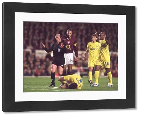 Thierry Henry (Arsenal) looks on as Cesar Arzo (Villarreal) rolls on the floor