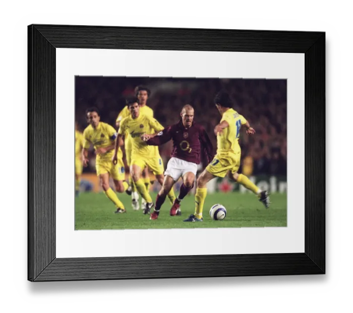 Framed Print : Freddie Ljungberg (Arsenal) Javi Venta (Villarreal). Arsenal 1: 0 Villarreal