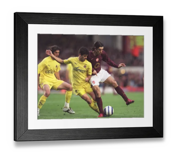 Framed Print : Robert Pires (Arsenal) Cesar Arzo (Villarreal). Arsenal 1: 0 Villarreal Framed Print : Robert Pires (Arsenal) Cesar Arzo (Villarreal). Arsenal 1: 0 Villarreal