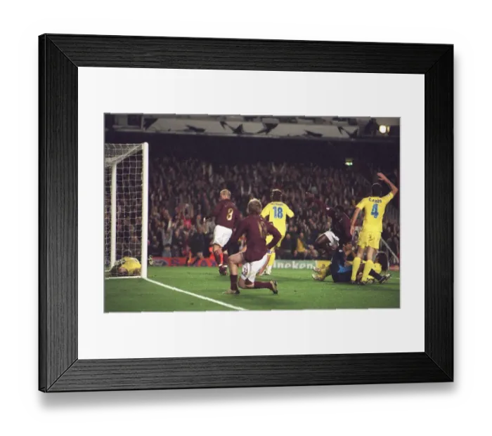 Framed Print : Kolo Toure scores Arsenals 1st goal. Arsenal 1: 0 Villareal Framed Print : Kolo Toure scores Arsenals 1st goal. Arsenal 1: 0 Villareal
