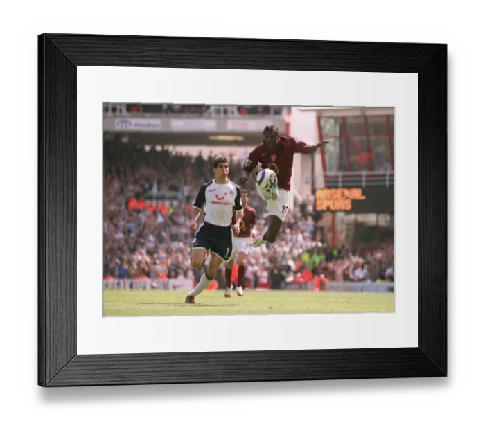 Framed Print : Emmanuel Adebayor (Arsenal) Satleri (Tottenham). Arsenal 1: 1 Tottenham Hotspur Framed Print : Emmanuel Adebayor (Arsenal) Satleri (Tottenham). Arsenal 1: 1 Tottenham Hotspur
