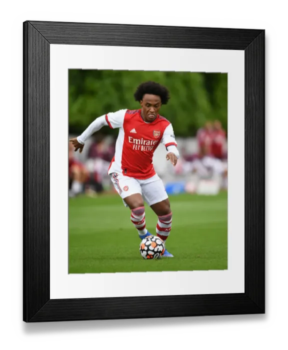 Framed Print : Arsenal's Willian in Pre-Season Action: Arsenal vs. Watford, 2021-22 Framed Print : Arsenal's Willian in Pre-Season Action: Arsenal vs. Watford, 2021-22