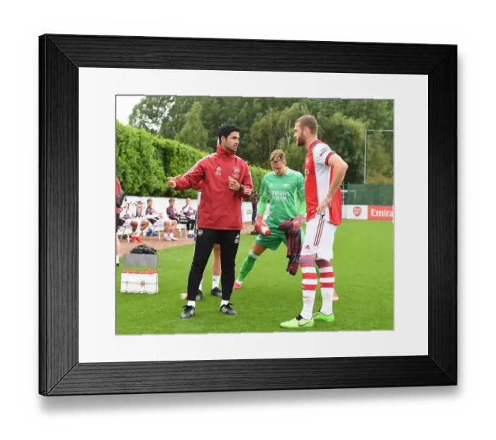 Framed Print : Arsenal Manager Mikel Arteta Pre-Season Meeting with Calum Chambers Ahead of Arsenal vs. Watford
