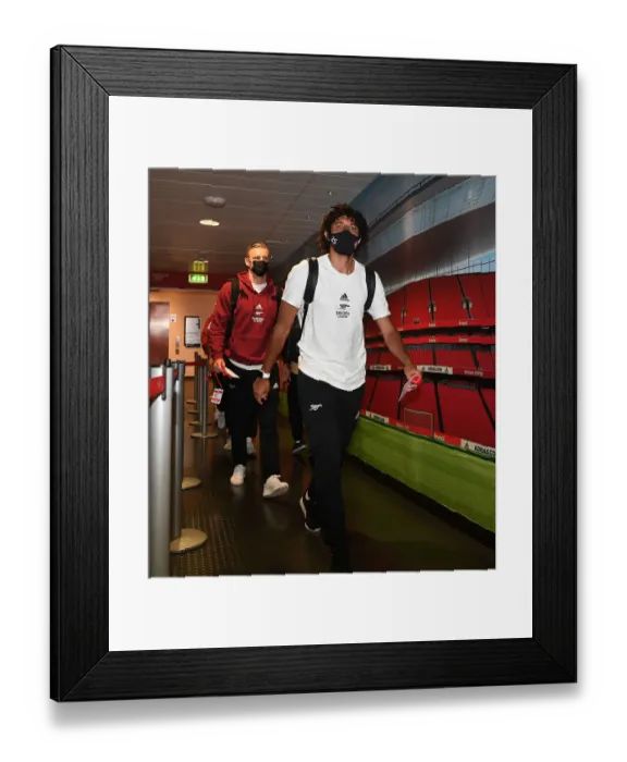 Framed Print : Arsenal's Intellectual Showdown: Elneny's Arrival at Emirates Stadium Against Chelsea