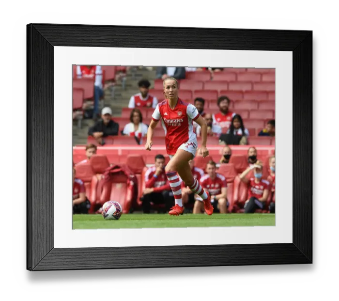 Framed Print : Arsenal's Lia Walti in Action: Arsenal Women vs. Chelsea Women, 2021-22 Season, Emirates Stadium