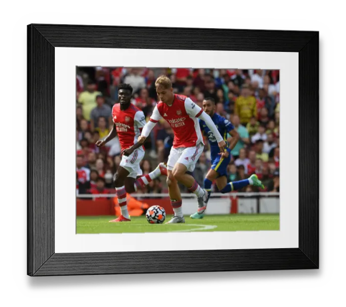 Framed Print : Arsenal vs Chelsea: Emile Smith Rowe in Focus - The Pre-Season Clash at Emirates Stadium