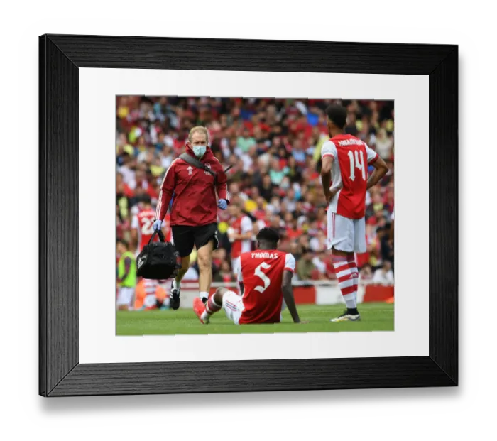 Framed Print : Arsenal v Chelsea: Medical Battle at the Emirates Framed Print : Arsenal v Chelsea: Medical Battle at the Emirates