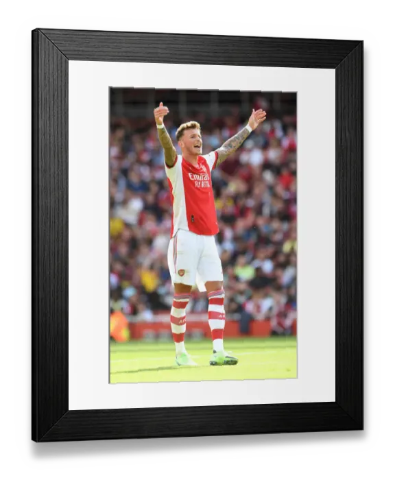 Framed Print : Arsenal vs. Chelsea: A Thrilling Pre-Season Clash at Emirates Stadium