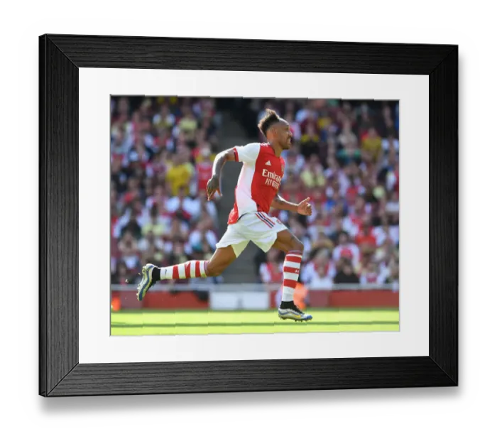Framed Print : Arsenal's Aubameyang: Unyielding Resilience Against Chelsea Framed Print : Arsenal's Aubameyang: Unyielding Resilience Against Chelsea
