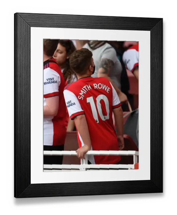 Framed Print : A young Arsenal fan claps the team before the match. Arsenal 1: 2 Chelsea. The Mind Series Framed Print : A young Arsenal fan claps the team before the match. Arsenal 1: 2 Chelsea. The Mind Series