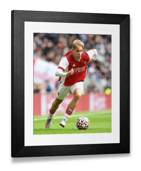 Framed Print : London Rivalry: Emile Smith Rowe in Action - Arsenal vs. Tottenham Hotspur Framed Print : London Rivalry: Emile Smith Rowe in Action - Arsenal vs. Tottenham Hotspur