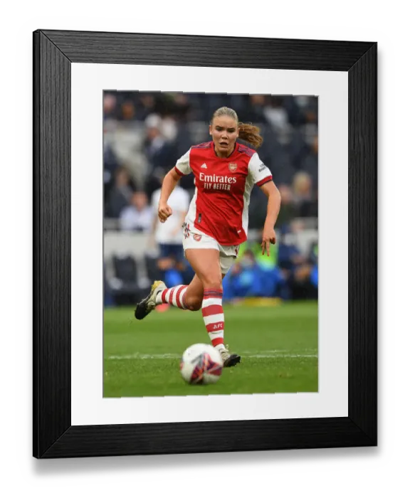 Framed Print : Arsenal's Alex Hennessy in Action: Tottenham Hotspur Women vs. Arsenal Women - MIND Series 2021-22 Framed Print : Arsenal's Alex Hennessy in Action: Tottenham Hotspur Women vs. Arsenal Women - MIND Series 2021-22