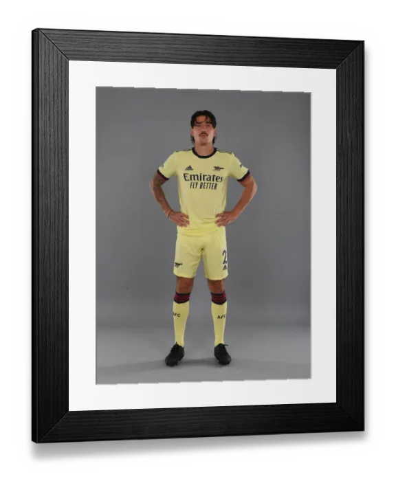 Framed Print : Hector Bellerin Gears Up for Arsenal's 2021-22 Season at London Colney Training Ground