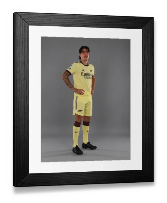 Framed Print : Arsenal's Hector Bellerin Gears Up for 2021-22 Season at London Colney Training Ground