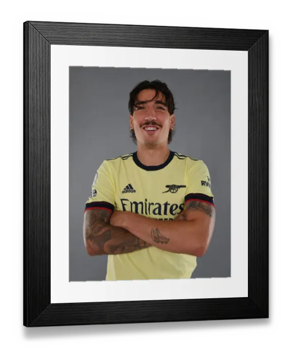 Framed Print : Arsenal's Hector Bellerin Kicks Off New Season at London Colney Training Ground Framed Print : Arsenal's Hector Bellerin Kicks Off New Season at London Colney Training Ground