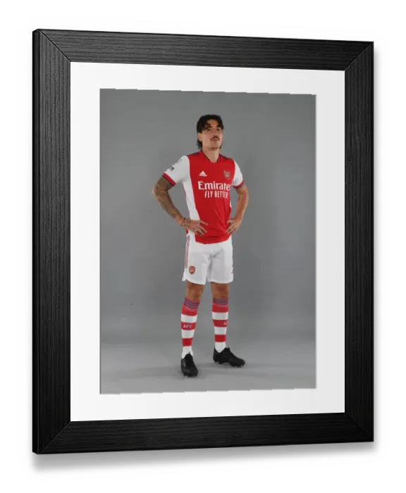 Framed Print : Arsenal's Hector Bellerin Prepares for 2021-22 Season Kick-Off at London Colney Training Ground