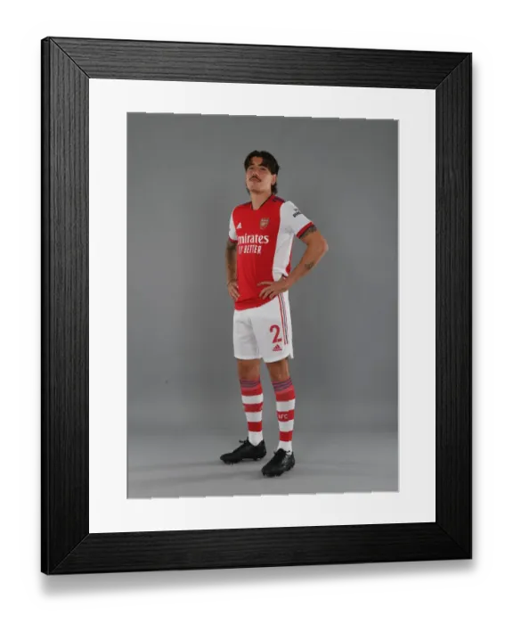 Framed Print : Hector Bellerin Gears Up for Arsenal's 2021-22 Season at London Colney Training Ground