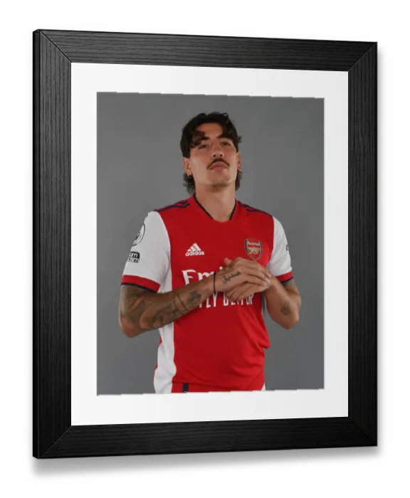 Framed Print : Hector Bellerin Gears Up for Arsenal's 2021-22 Season at London Colney Training Ground Framed Print : Hector Bellerin Gears Up for Arsenal's 2021-22 Season at London Colney Training Ground