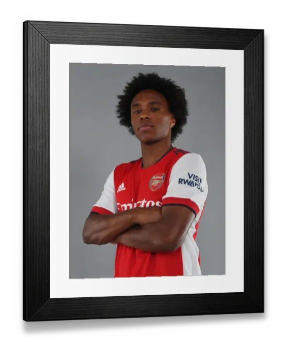 Framed Print : Willian Prepares for Arsenal's 2021-22 Season: Training at London Colney