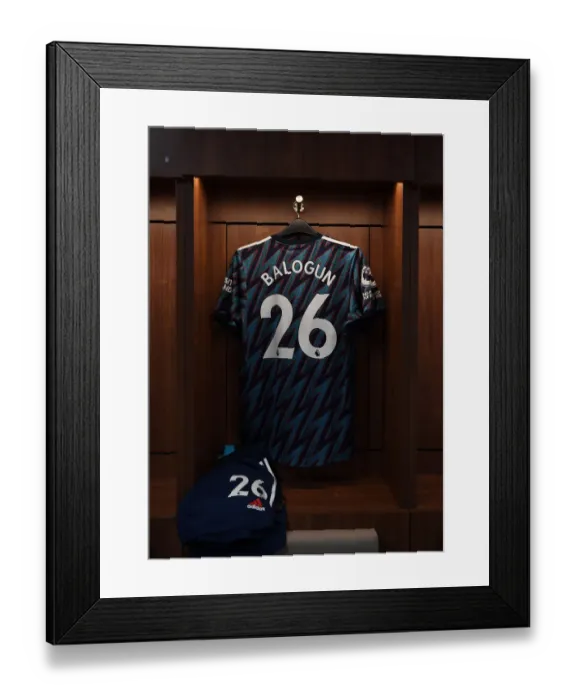 Framed Print : Arsenal's Flo Balogun: Pre-Match Preparation at Brentford Community Stadium