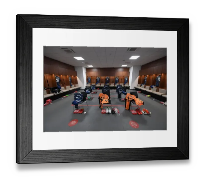Framed Print : Arsenal's United Front: Pre-Match Huddle Before Brentford Clash, Premier League 2021-22