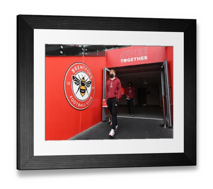 Framed Print : Emile Smith Rowe Gears Up: Brentford vs Arsenal, 2021-22 Premier League