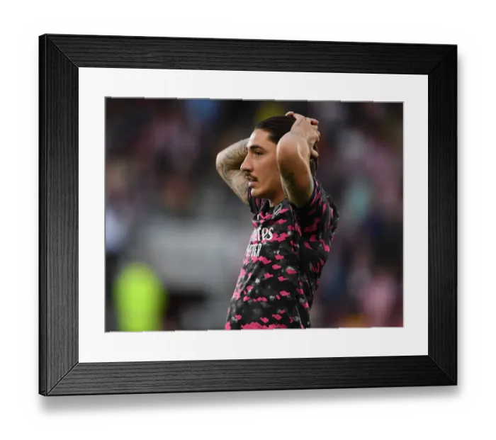 Framed Print : Hector Bellerin Gears Up: Brentford vs Arsenal, 2021-22 Premier League Framed Print : Hector Bellerin Gears Up: Brentford vs Arsenal, 2021-22 Premier League