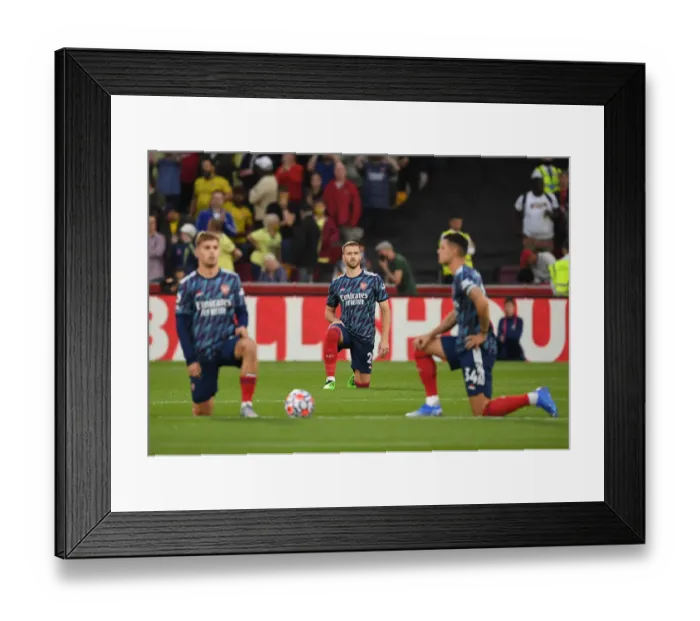 Framed Print : Arsenal's Calum Chambers Kneels Before Brentford Match, 2021-22 Premier League Framed Print : Arsenal's Calum Chambers Kneels Before Brentford Match, 2021-22 Premier League