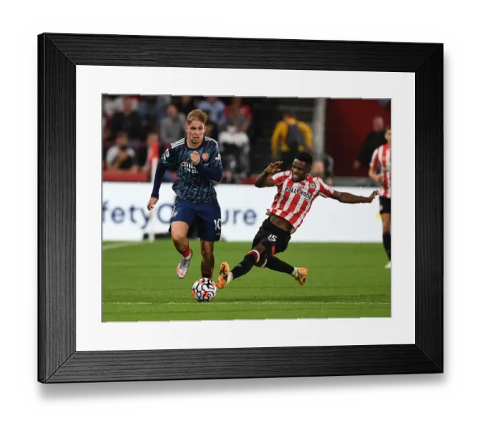 Framed Print : Emile Smith Rowe's Electrifying Run: Arsenal's Victory Over Brentford Framed Print : Emile Smith Rowe's Electrifying Run: Arsenal's Victory Over Brentford