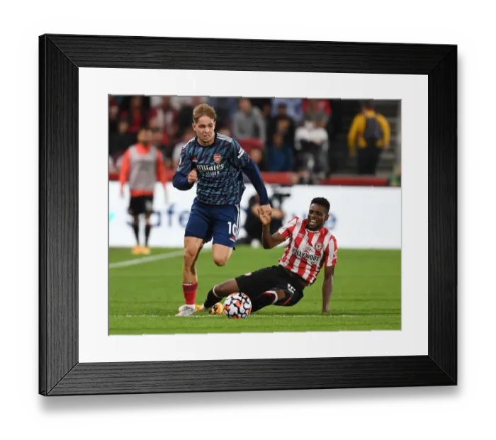 Framed Print : Emile Smith Rowe Breaks Past Brentford's Frank Onyeka in Arsenal's 2021-22 Premier League Clash Framed Print : Emile Smith Rowe Breaks Past Brentford's Frank Onyeka in Arsenal's 2021-22 Premier League Clash