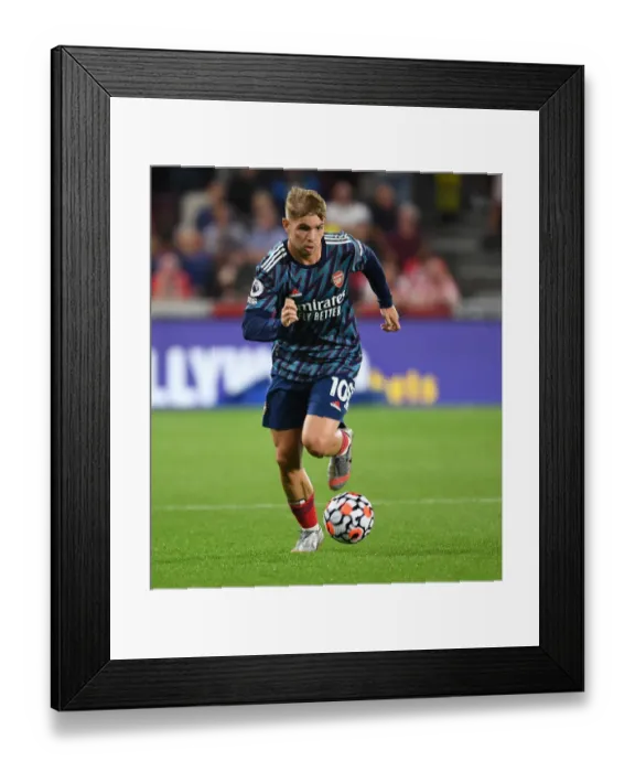 Framed Print : Emile Smith Rowe Shines: Arsenal's Standout Performance Against Brentford, 2021-22 Premier League Framed Print : Emile Smith Rowe Shines: Arsenal's Standout Performance Against Brentford, 2021-22 Premier League
