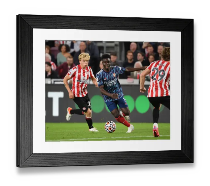 Framed Print : Bukayo Saka's Brilliant Performance: Arsenal Triumphs Over Brentford in Premier League 2021-22