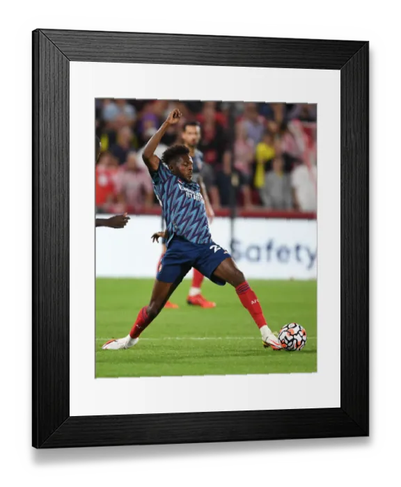 Framed Print : Arsenal's Nuno Tavares in Action against Brentford in 2021-22 Premier League