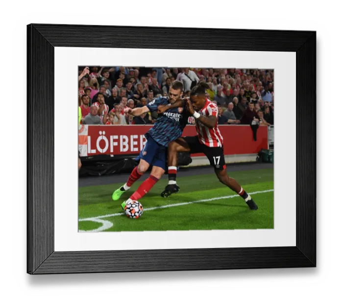 Framed Print : Chambers vs Toney: Intense Battle in Brentford vs Arsenal Premier League Clash