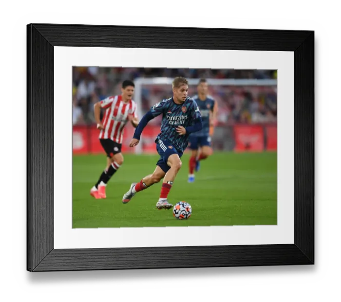 Framed Print : Emile Smith Rowe in Action: Brentford vs. Arsenal, 2021-22 Premier League