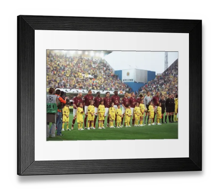 Framed Print : The Arsenal team line up before the match. Villarreal 0: 0 Arsenal Framed Print : The Arsenal team line up before the match. Villarreal 0: 0 Arsenal