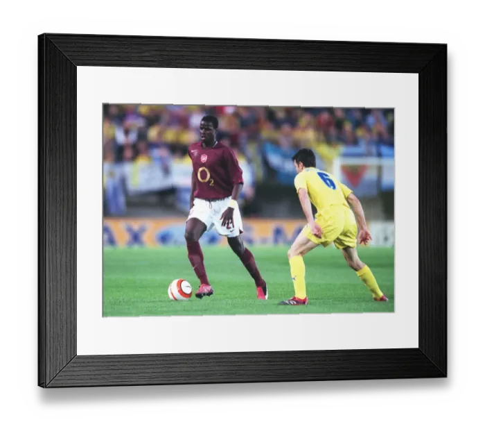 Framed Print : Emmanuel Ebour (Arsenal) Josico (Villarreal). Villarreal 0: 0 Arsenal