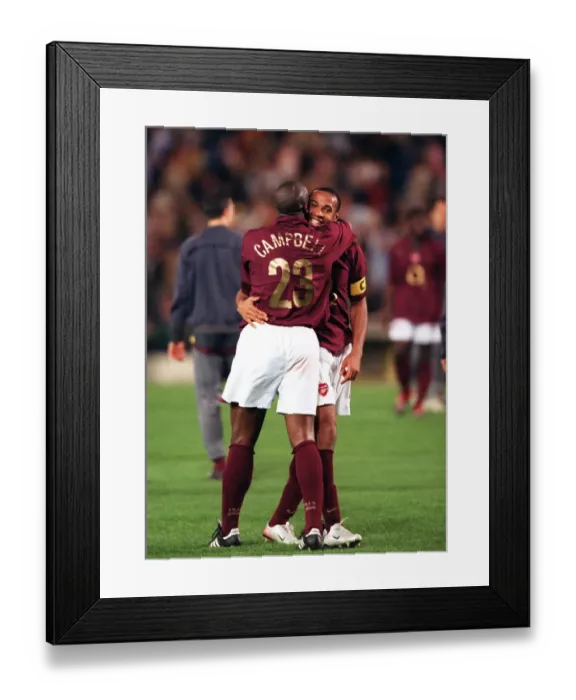 Framed Print : Sol Campbell and Thierry Henry (Arsenal) celebrate at the end of the match