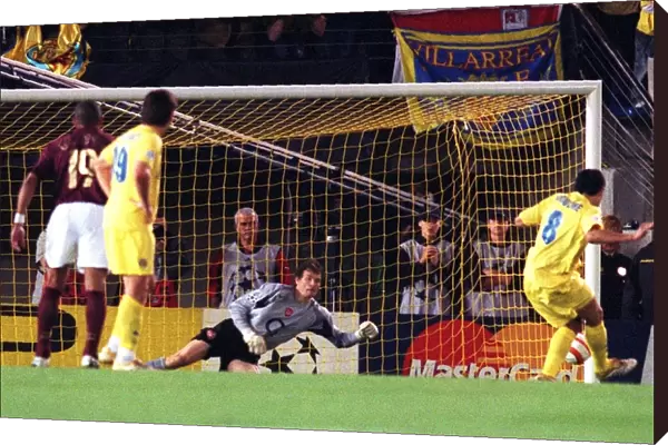 Jens Lehmann Saves Riquelme's Penalty: Arsenal Holds Villarreal Scoreless in UEFA Cup Semifinal