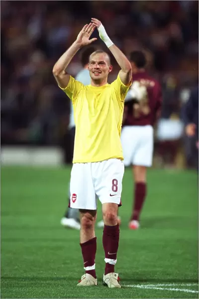 Freddie Ljungberg (Arsenal) celebrates at the end of the match