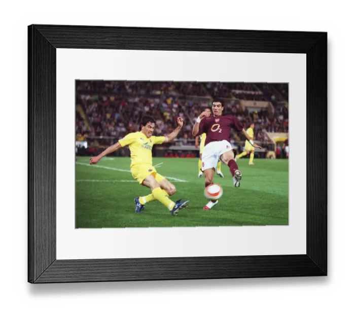 Framed Print : Jose Reyes (Arsenal) Javi Venta (Villarreal). Villarreal 0: 0 Arsenal Framed Print : Jose Reyes (Arsenal) Javi Venta (Villarreal). Villarreal 0: 0 Arsenal