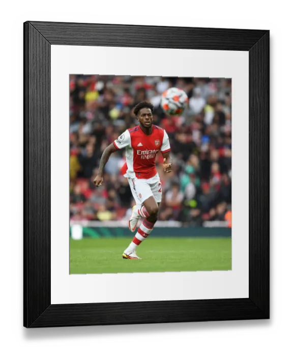 Framed Print : Arsenal's Nuno Tavares in Action Against Chelsea at Emirates Stadium (Premier League 2021-22)
