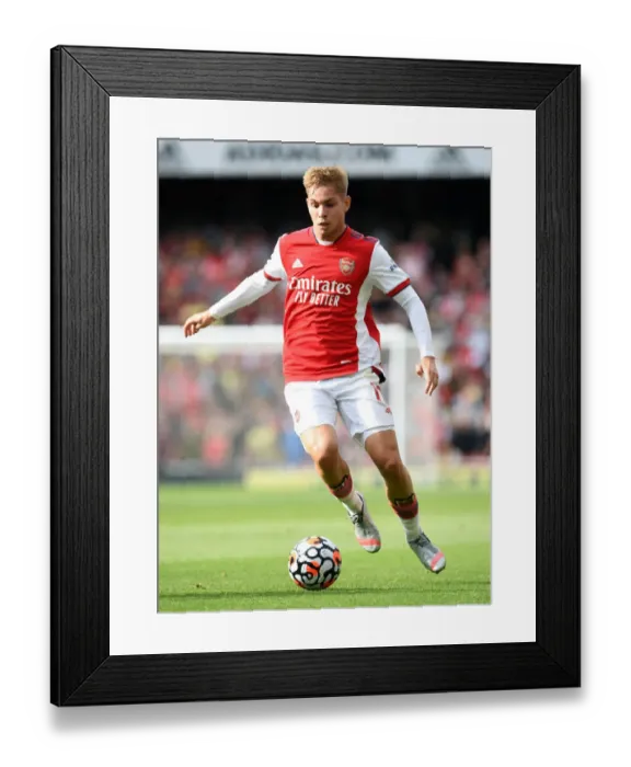 Framed Print : Arsenal's Pablo Mari Clashes with Chelsea in the 2021-22 Premier League Showdown