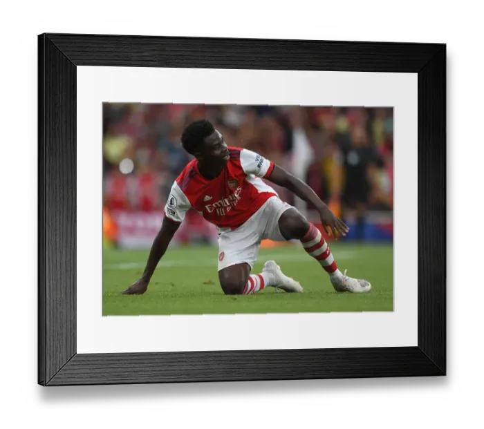 Framed Print : Arsenal's Bukayo Saka in Action: Arsenal vs. Chelsea, Premier League 2021-22