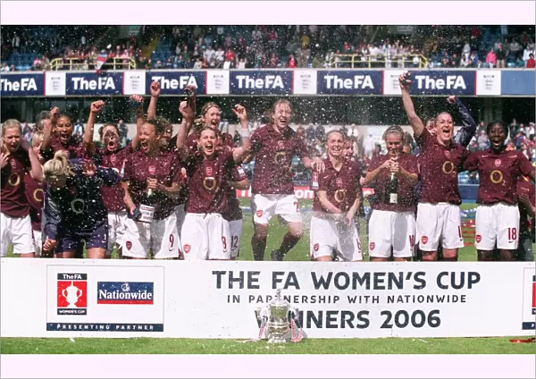 Arsenal Ladies celebrate winning the FA Cup