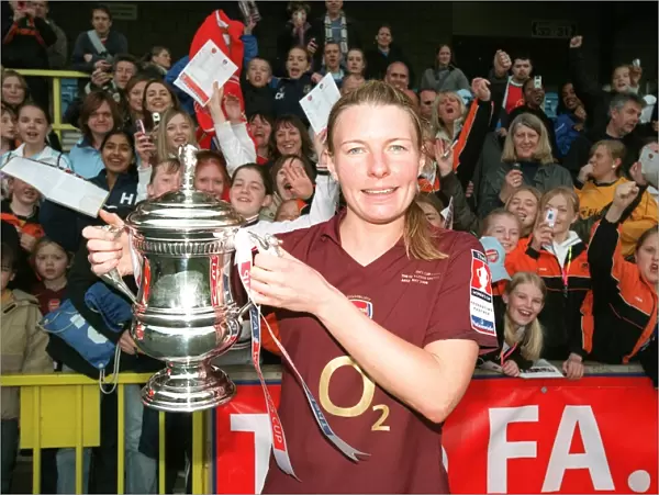 Arsenal's Kirsty Pealling Triumphs with the FA Cup: Arsenal Ladies 5-0 Leeds United Ladies, Womens FA Cup Final, 2006