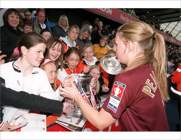 Kirsty Pealling (Arsenal) with the FA Cup Trophy